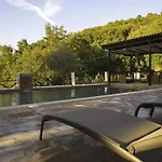Spacious Countryside Escape בית נופש