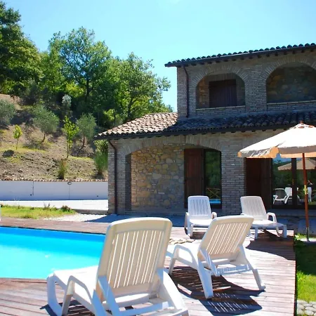 Spacious Countryside Escape Nyaraló Valtopina