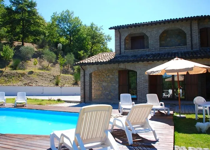 Spacious Countryside Escape Nyaraló Valtopina